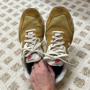 Madewell x New Balance Classic Sneaker Mustard Size 7